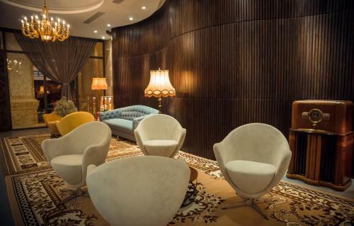 Dong Duong Hotel & Suites