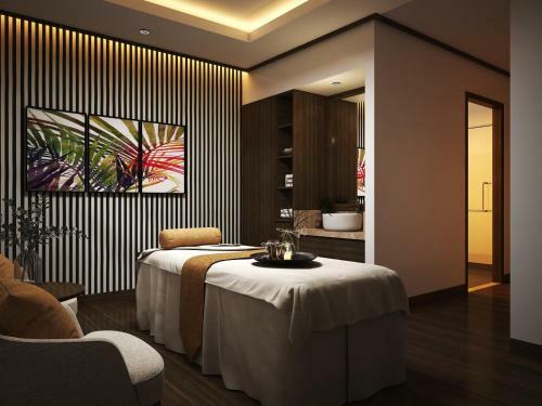 Maximilan Danang Beach Hotel