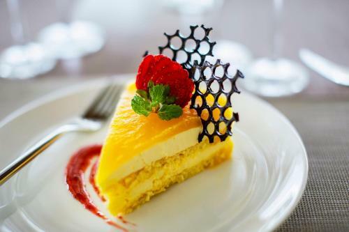 Maximilan Danang Beach Hotel