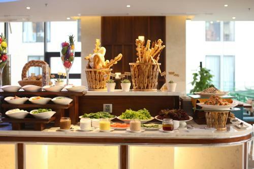 Maximilan Danang Beach Hotel