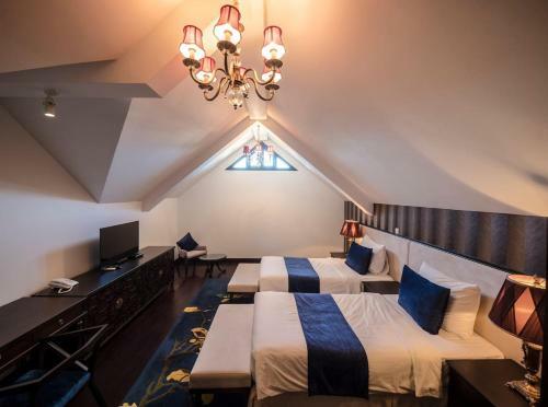 Emblemsea Furama Da Nang Beach Villa