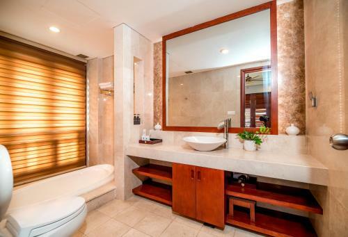 Emblemsea Furama Da Nang Beach Villa