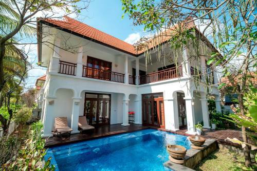Emblemsea Furama Da Nang Beach Villa