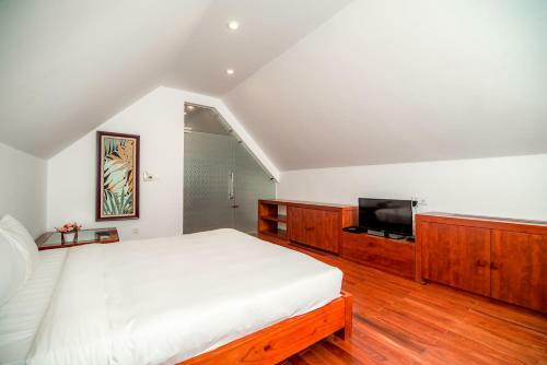 Emblemsea Furama Da Nang Beach Villa