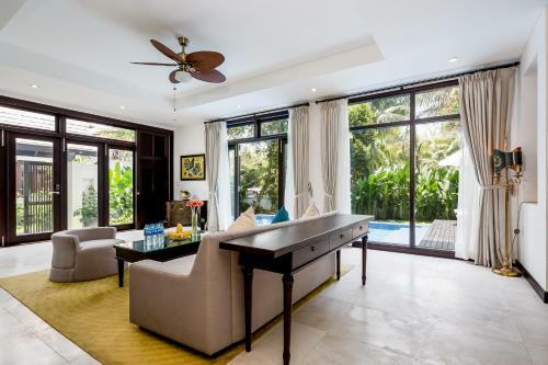 Emblemsea Furama Da Nang Beach Villa