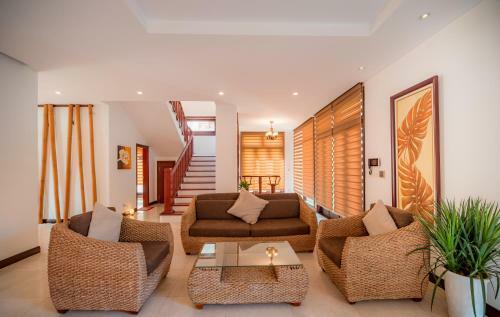 Emblemsea Furama Da Nang Beach Villa