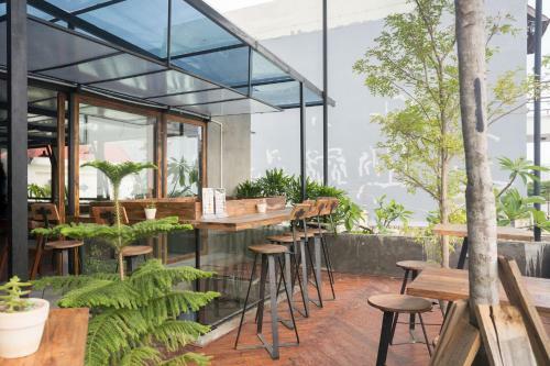 The Garden Hotel & Apartment