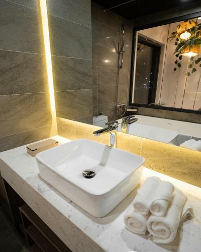 Haian Riverfront Hotel Da Nang