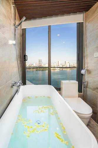 Haian Riverfront Hotel Da Nang