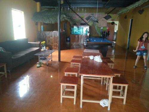 Hit The Road Ha Giang Hostel And Tours