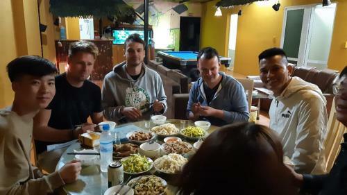 Hit The Road Ha Giang Hostel And Tours