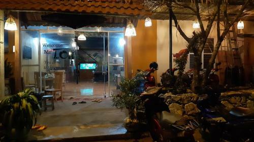 Hit The Road Ha Giang Hostel And Tours