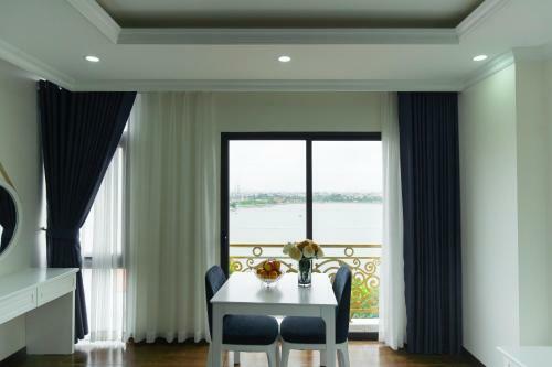 Queenie Hotel - Freyza Hotels