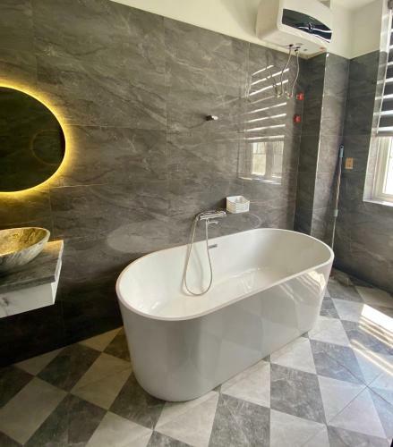 Waterfront Kh�nh Phong Apartment