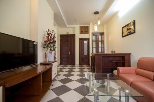Hotel Reddoorz Plus Near Benh Vien 108