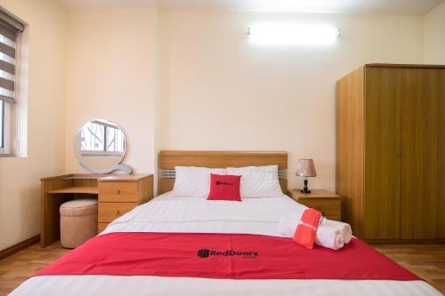 Hotel Reddoorz Plus Near Benh Vien 108