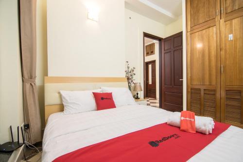 Hotel Reddoorz Plus Near Benh Vien 108
