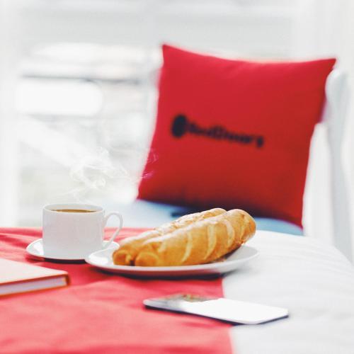 Hotel Reddoorz Plus Near Benh Vien 108