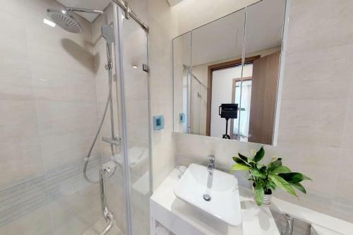 Bayhomes Metropolis Serviced Apartment