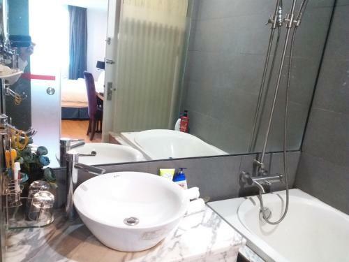 A25 Hotel - 66 Tr?n Th�i T�ng
