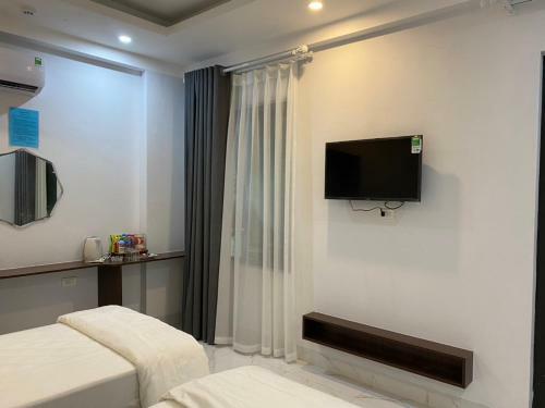Holiday Hotel