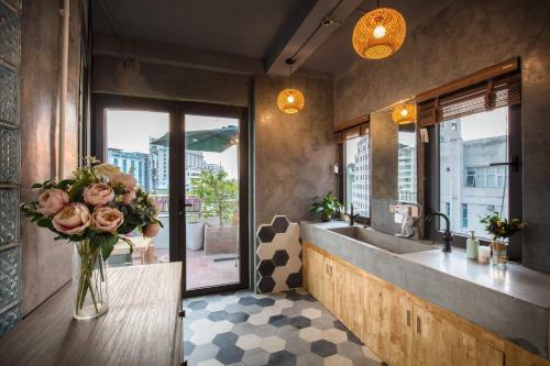 Hostal 6 Le Thanh Tong Building