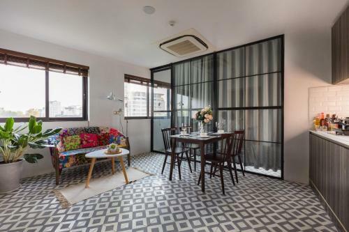 Hostal 6 Le Thanh Tong Building