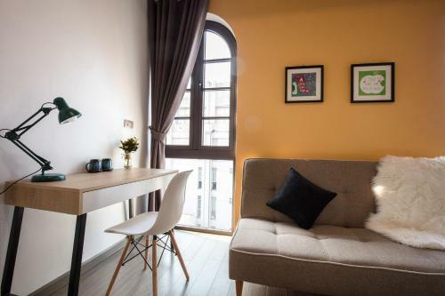 Hostal 6 Le Thanh Tong Building