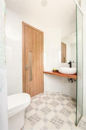 Hostal 6 Le Thanh Tong Building