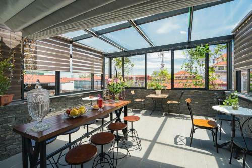 Narcissus Hotel & Apartment