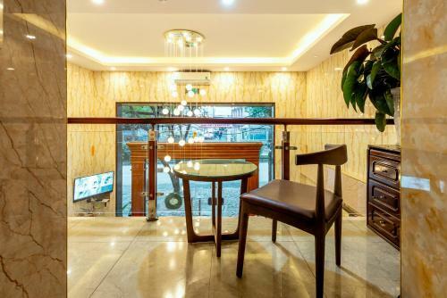 Westlake Tay Ho Hotel 696 L?c Long Qu�n