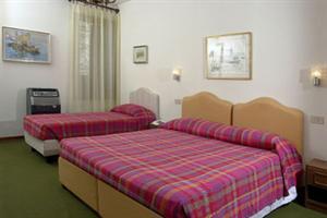 Hotel Iris(.)