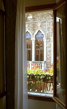 Hotel Iris(.)