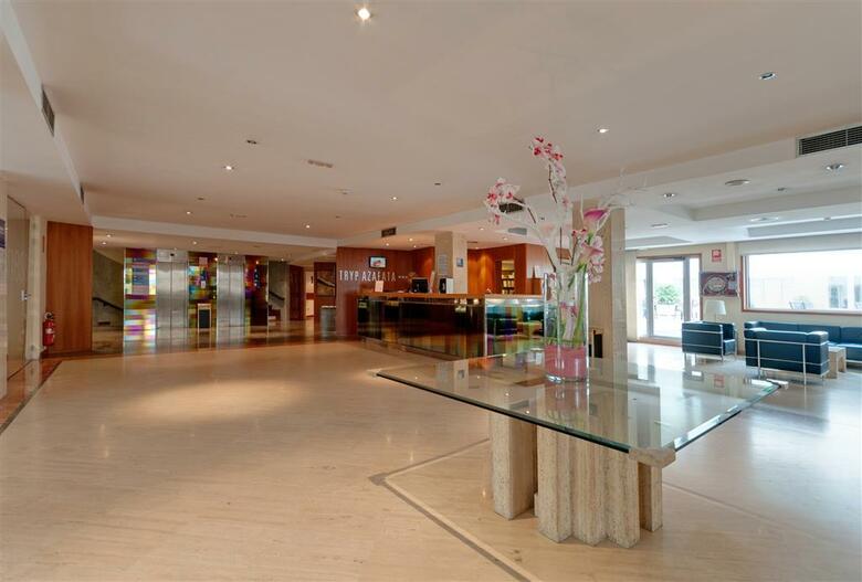 Hotel Port Valencia Azafata
