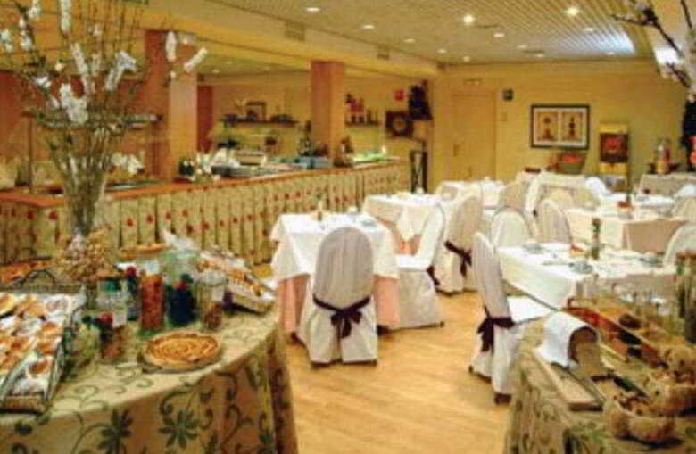 Hotel Port Valencia Azafata