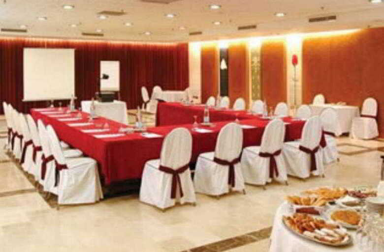Hotel Port Valencia Azafata
