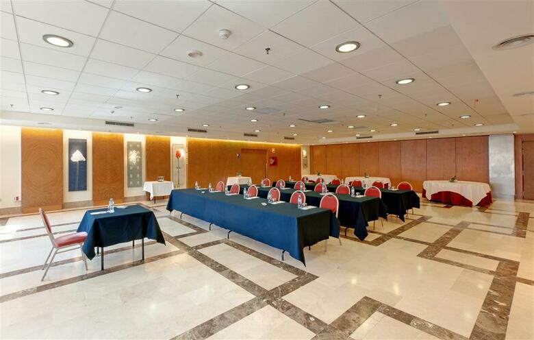 Hotel Port Valencia Azafata