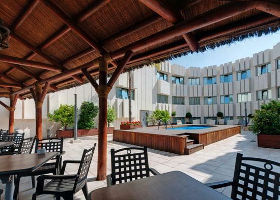 Hotel Port Valencia Azafata