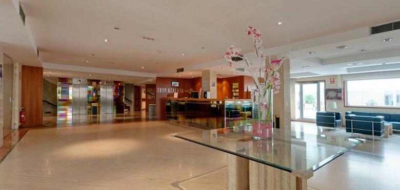 Hotel Port Valencia Azafata