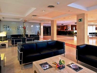 Hotel Port Valencia Azafata