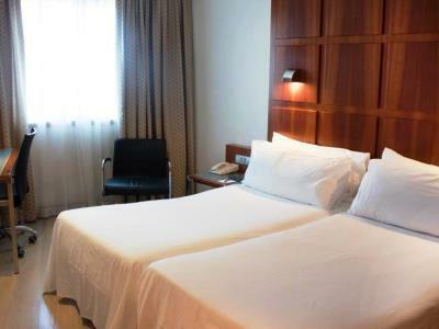 Hotel Port Valencia Azafata
