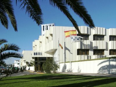 Hotel Port Valencia Azafata