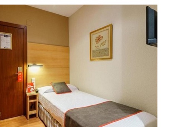 Hotel Serrano