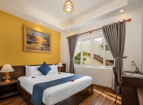 Triple Riverside Villa Hotel Hoian