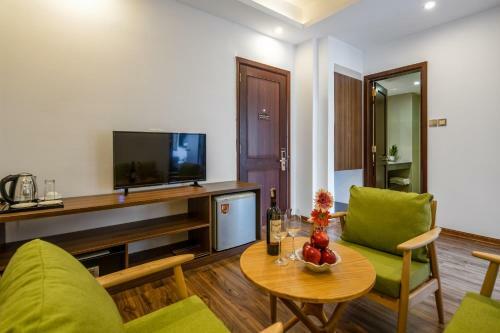 Triple Riverside Villa Hotel Hoian