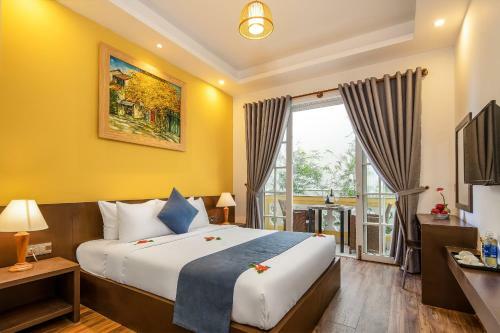 Triple Riverside Villa Hotel Hoian