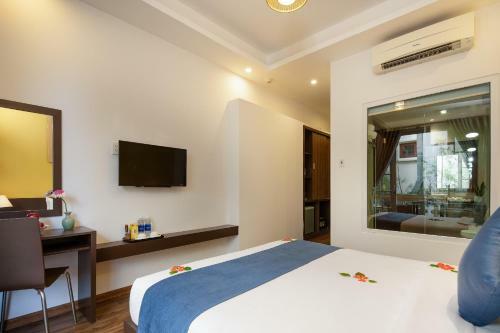 Triple Riverside Villa Hotel Hoian