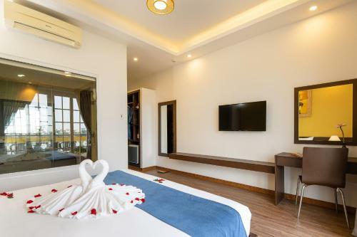 Triple Riverside Villa Hotel Hoian