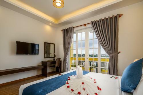 Triple Riverside Villa Hotel Hoian