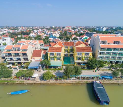 Triple Riverside Villa Hotel Hoian